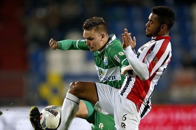 也让两人在 也让两人在